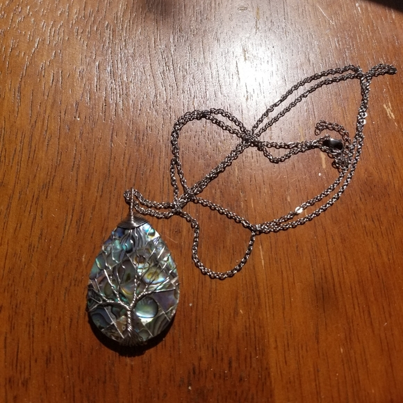 Mother of pearl tree of life necklace - Picture 2 of 8